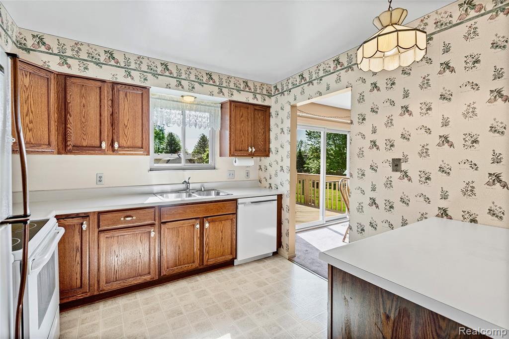6059 Stockbridge Commons Trail, Grand Blanc, MI 48439 — Photo 7