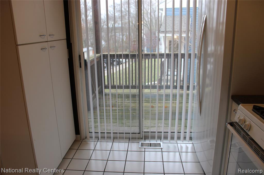 44800 Bayview Drive, Novi, MI — Photo 14
