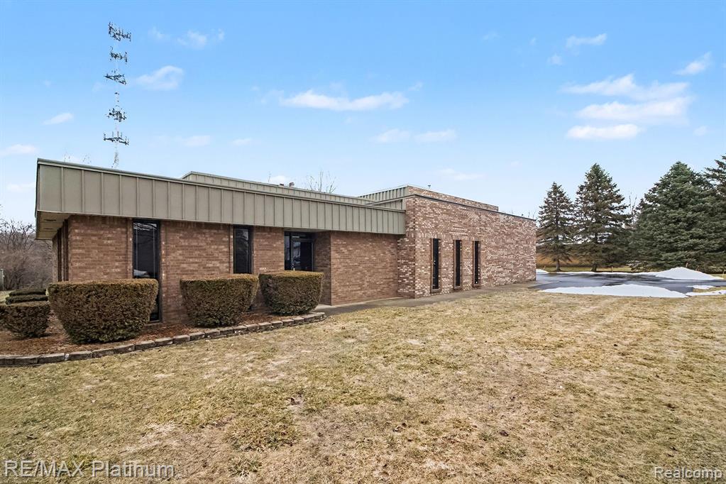 1200 HOLDEN AVENUE, Milford, MI, 48381