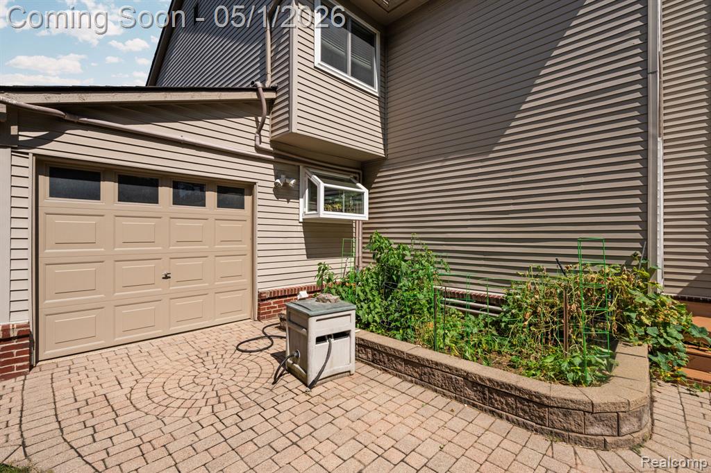 1861 Twin Sun Circle, Walled Lake, MI 48390 — Photo 10