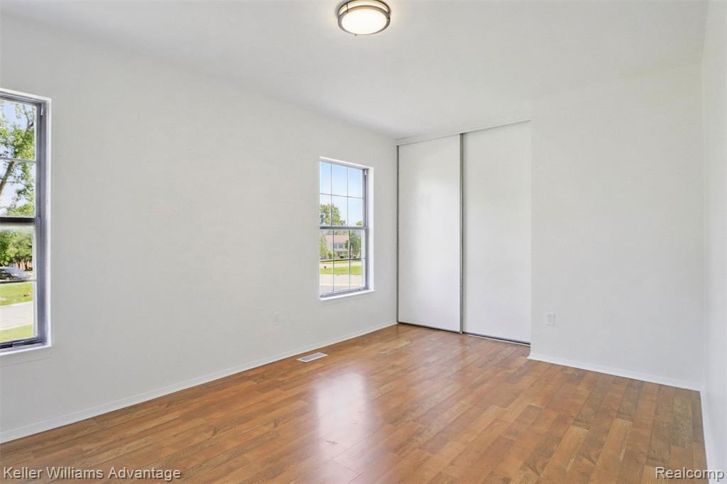5262 Kingsfield Drive, West Bloomfield, MI — Photo 14