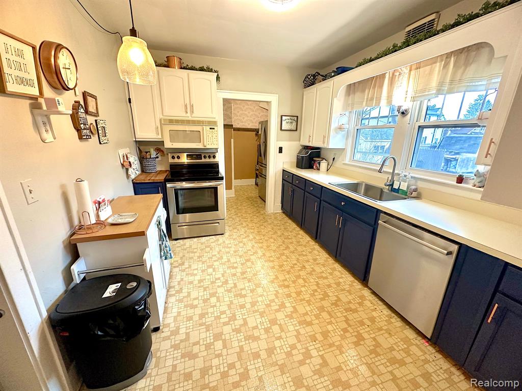 69 DENNISON Street, Oxford, MI 48371 — Photo 3