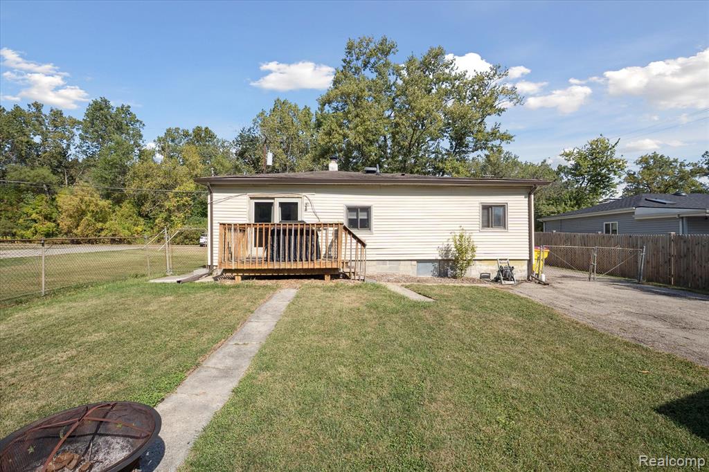 7474 River Vista Street, Utica, MI 48317 — Photo 38