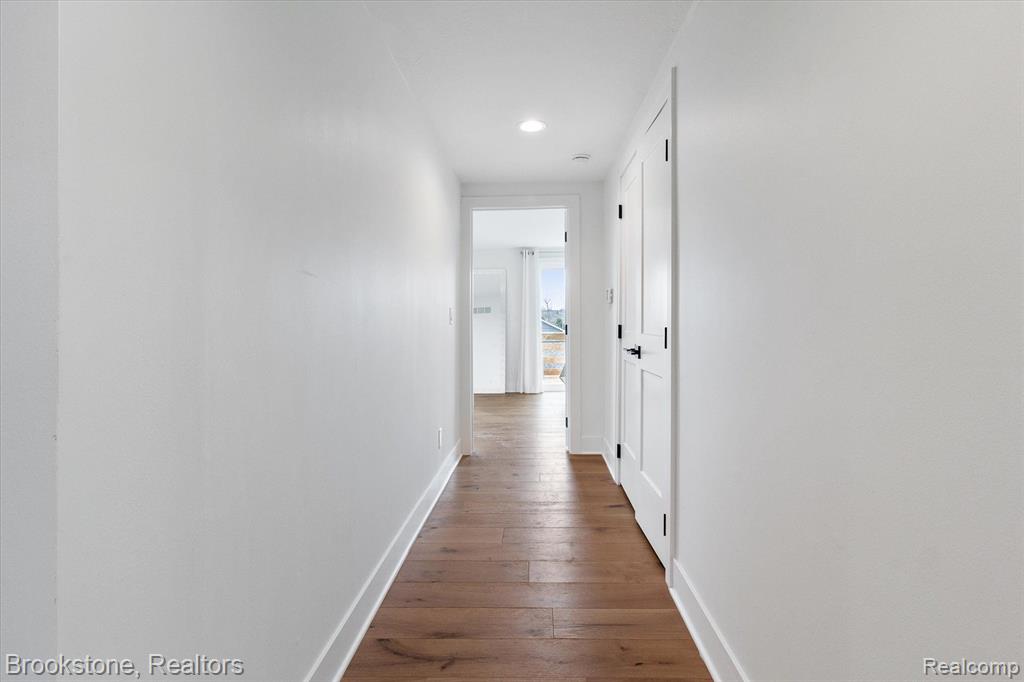 633 DETROIT Avenue, Lake Orion, MI 48362 — Photo 24