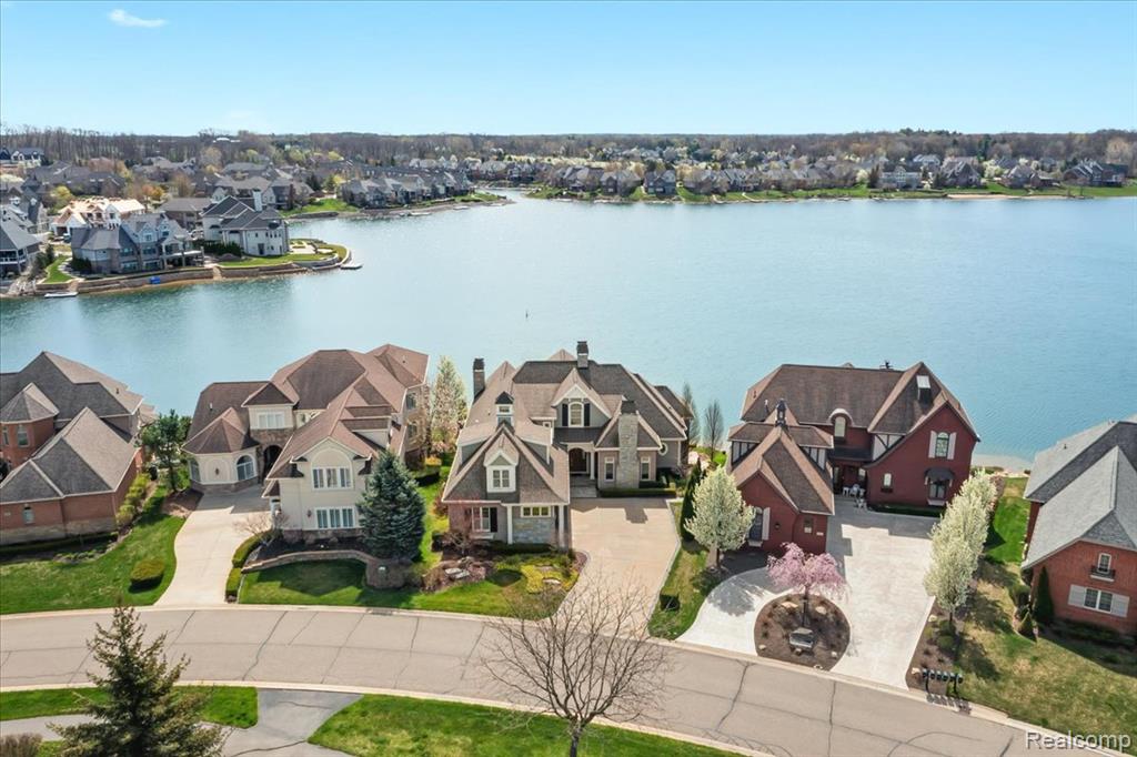 8403 BOULDER SHORES Drive, South Lyon, MI 48178 — Photo 36