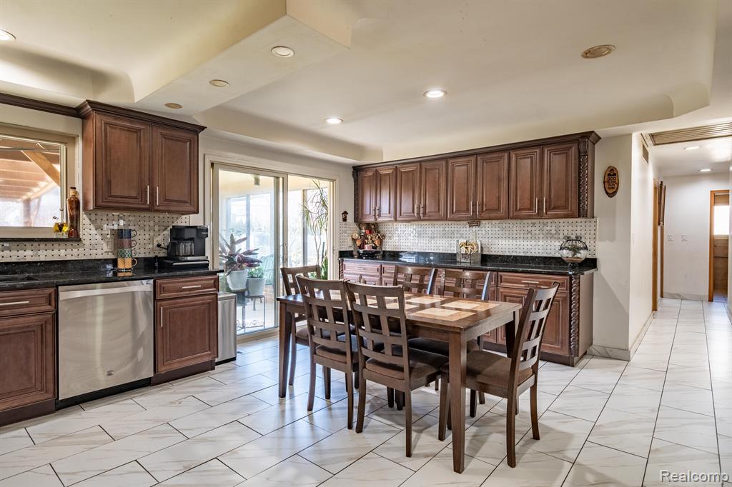42323 TESSMER Drive, Sterling Heights, MI 48314 — Photo 5