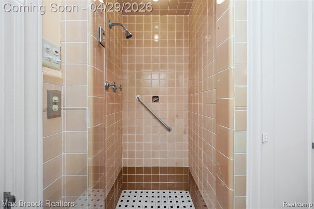 938 LAKEPOINTE STREET, Grosse Pointe Park, MI 48230 — Photo 40
