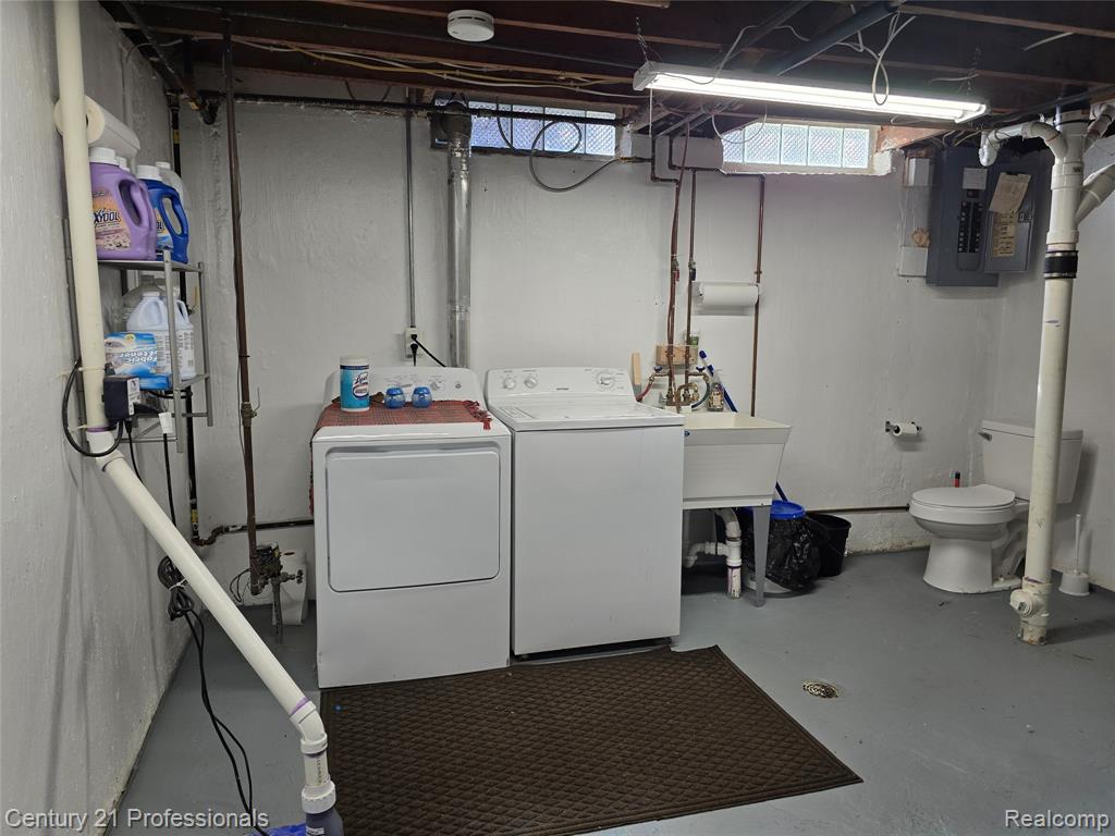 489 Henry Ruff Road, Garden City, MI — Photo 19