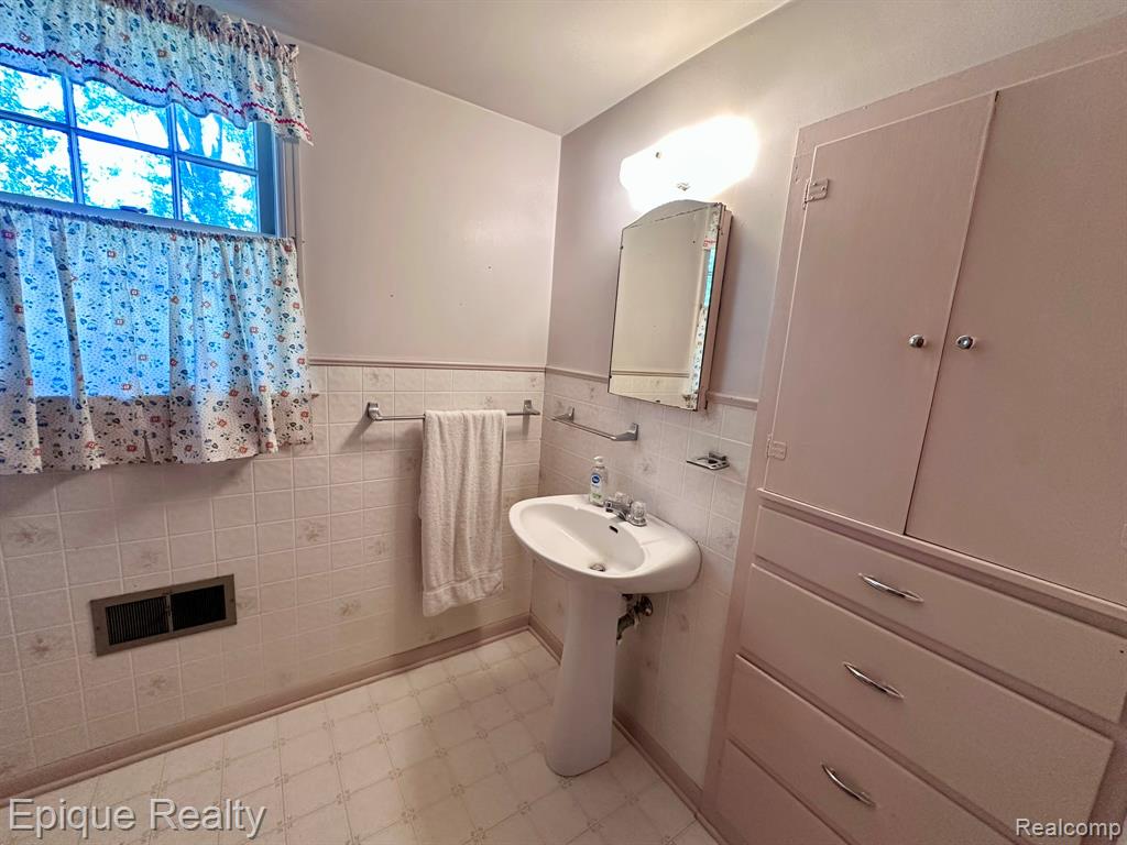 305 N Kennefic Street, Yale, MI 48097 — Photo 20