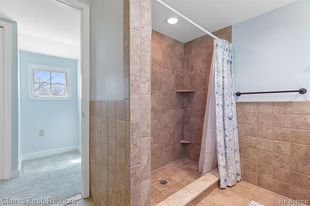 9350 BYROMAR Lane, Grosse Ile, MI 48138 — Photo 23