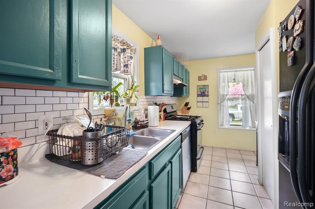 5983 MCGUIRE Street, Taylor, MI 48180 — Photo 9