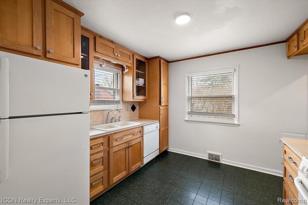 176 Chippewa Road, Pontiac, MI 48341 — Photo 20