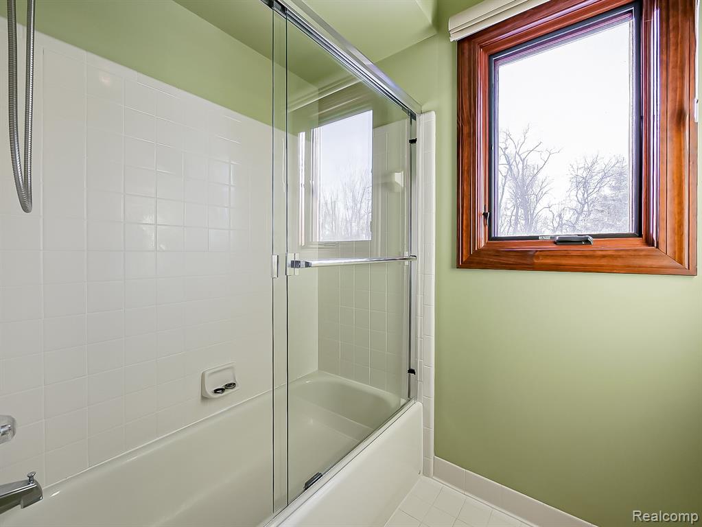 7364 Essex Drive, West Bloomfield, MI — Photo 55