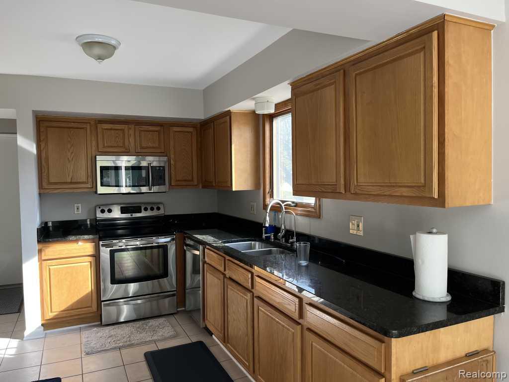 41567 Simcoe Drive, Canton, MI 48188 — Photo 4