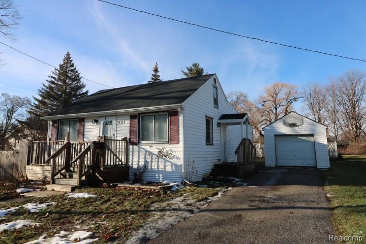 403 Bradley Street, Bay City, MI 48706 — Photo 3