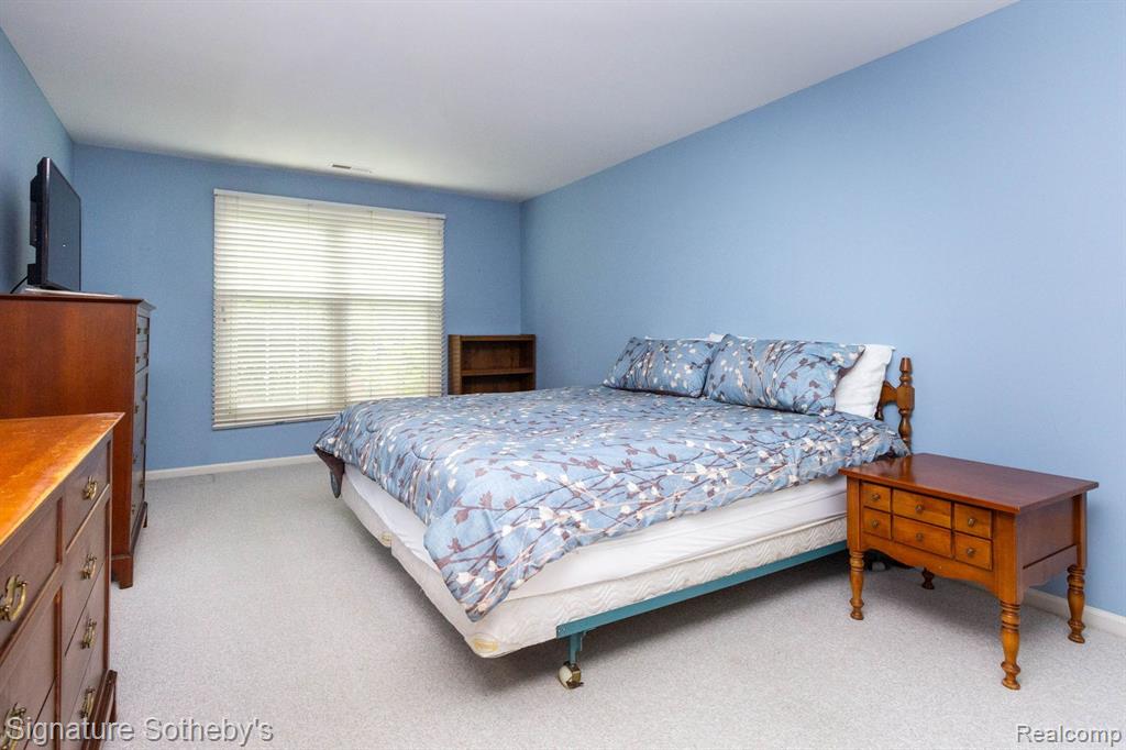 19710 W 13 Mile Road, 101, Beverly Hills, MI 48025 — Photo 20