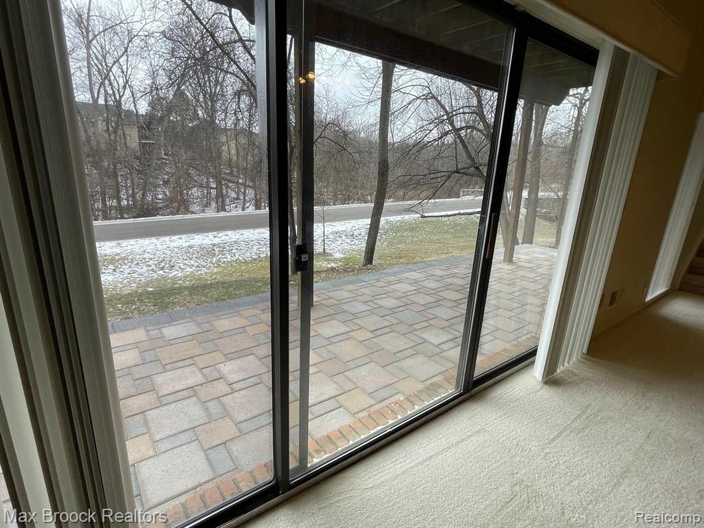 7352 MEADOWRIDGE Circle, West Bloomfield, MI — Photo 30