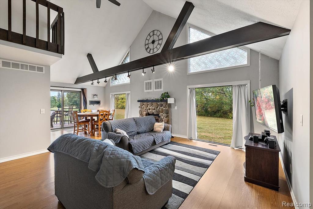 8021 Washburn Road, Goodrich Vlg, MI — Photo 6