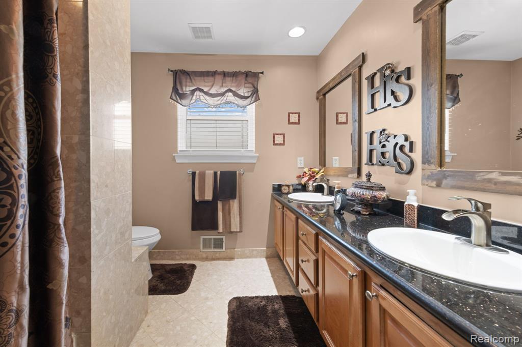 24909 Foxmoor Boulevard, Trenton, MI 48183 — Photo 31