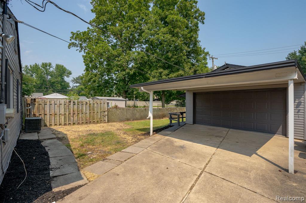 39588 Chart Street, Harrison Township, MI — Photo 24