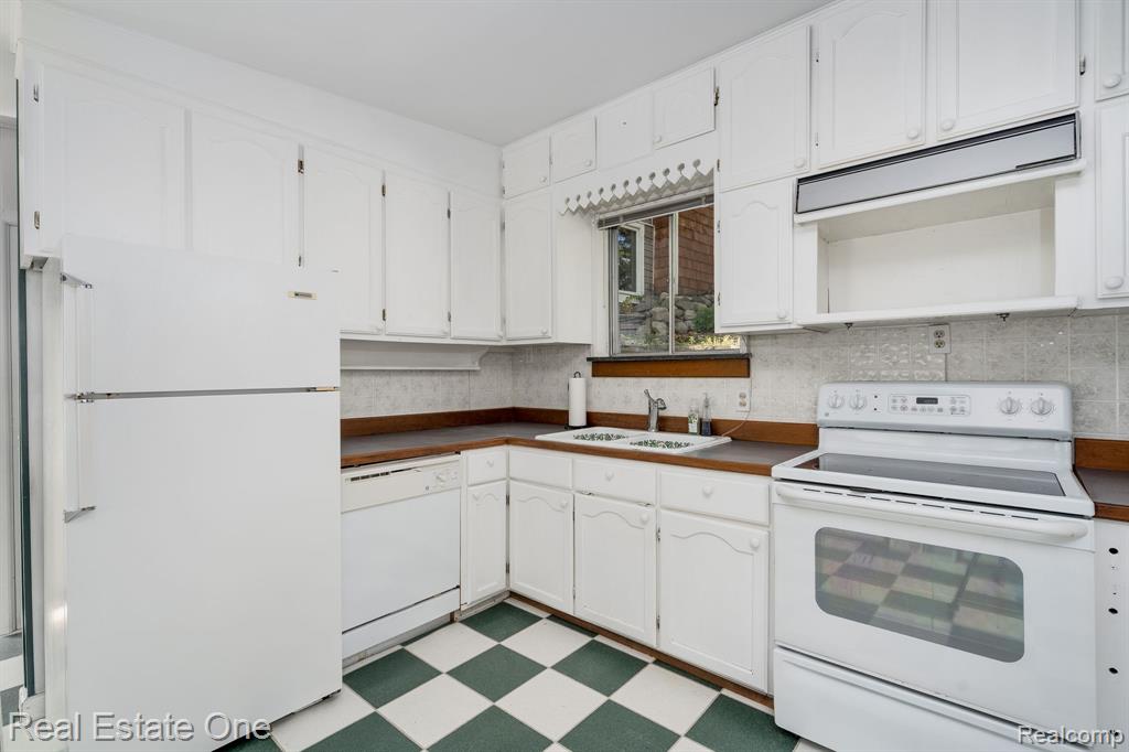 485 Bellevue Avenue, Lake Orion, MI 48362 — Photo 30
