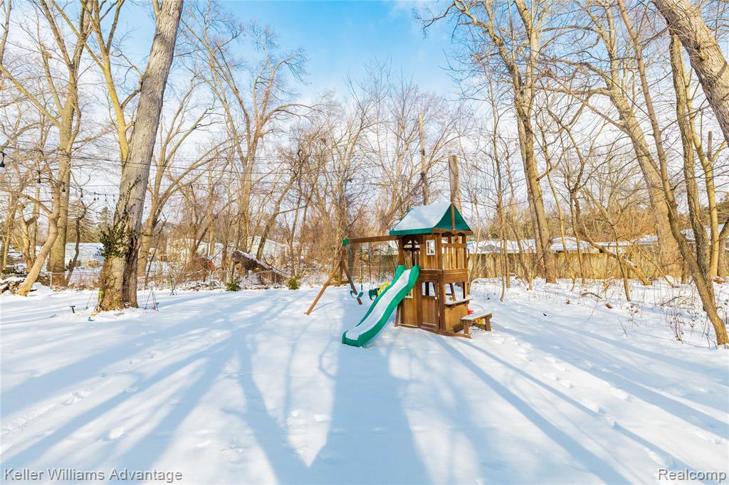 1466 Shankin Court, Wolverine Lake, MI 48390 — Photo 37