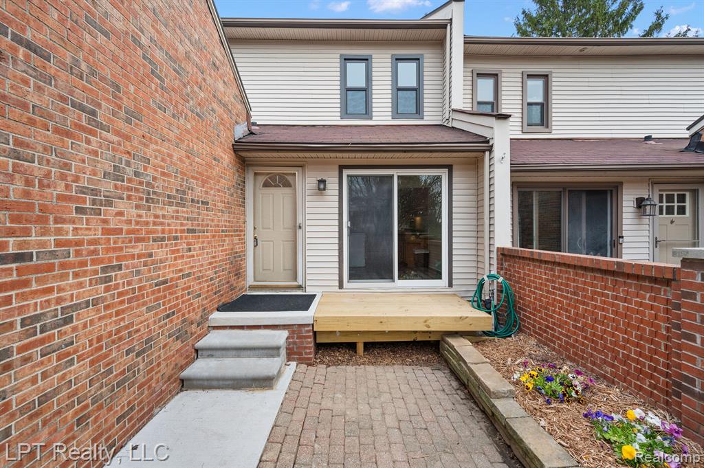 418 WILLOW GROVE Lane, Rochester Hills, MI 48307 — Photo 2