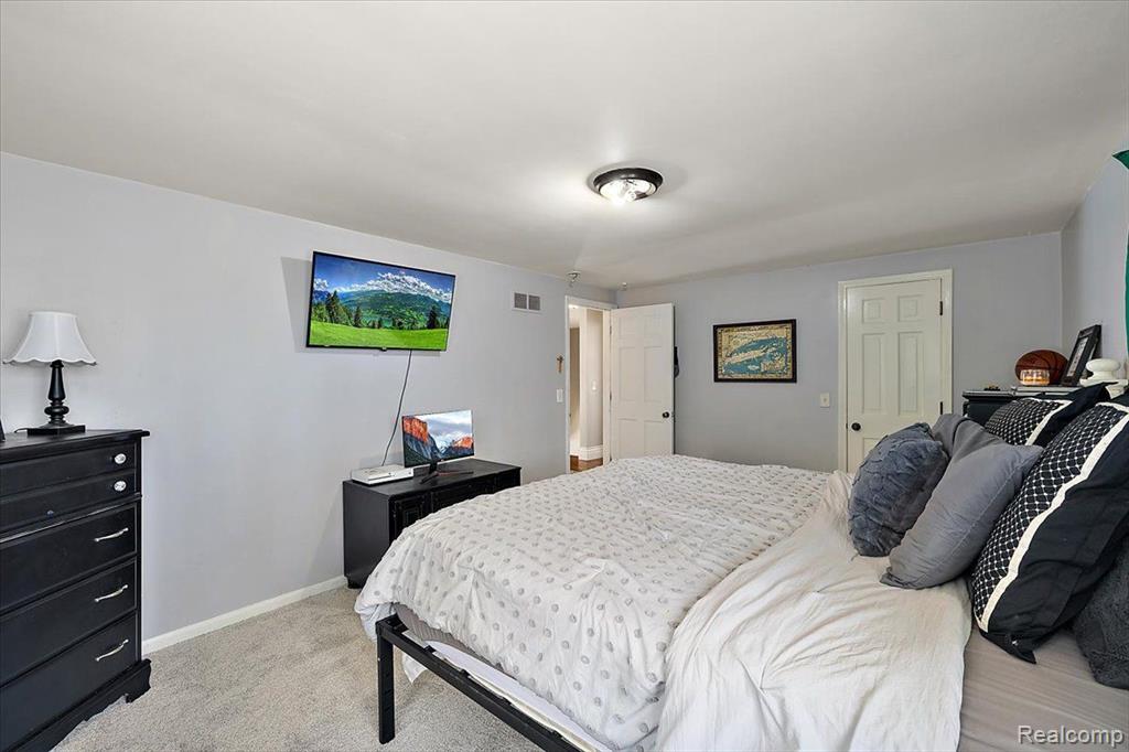 628 BENNINGTON Drive, Bloomfield Hills, MI 48304 — Photo 53