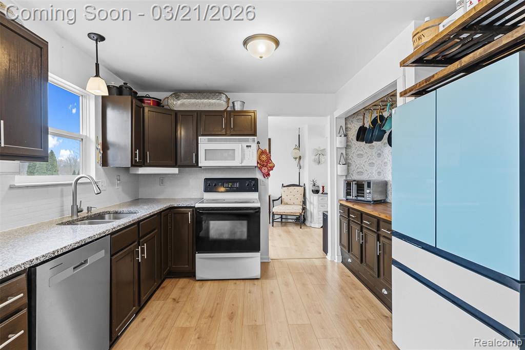 1472 St Lawrence Court, Fenton, MI 48430 — Photo 10
