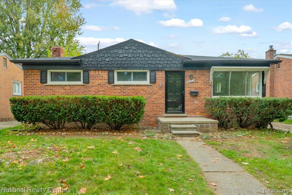 9020 Leverne, Redford, MI 48239 — Photo 2